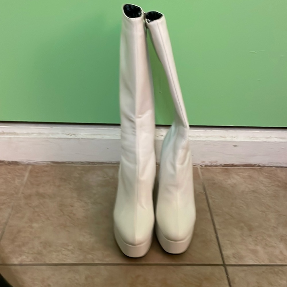 Lamoda never worn UK SIZE 7/ EUR 40/ US 9 white heels